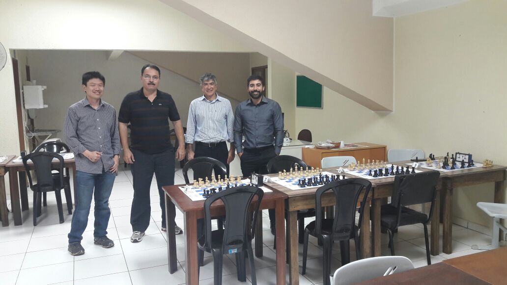 Foto de enxadristas presentes no encontro.