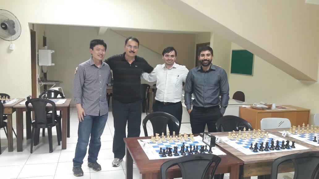 Foto de enxadristas presentes no encontro.