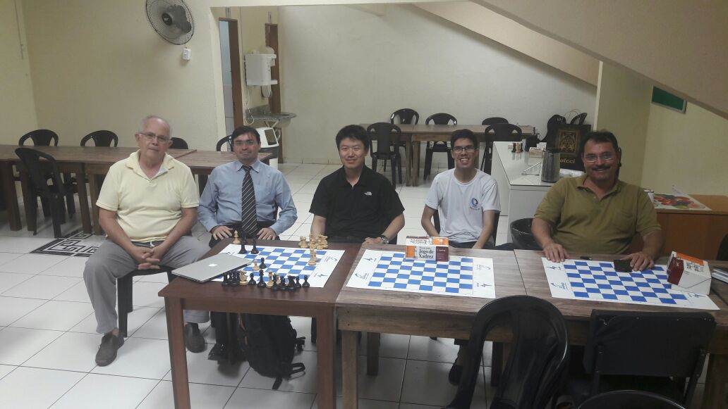 Foto de enxadristas presentes no encontro.