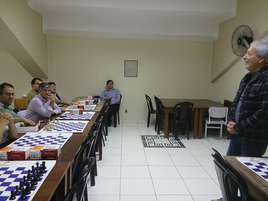 Foto de enxadristas presentes no encontro.