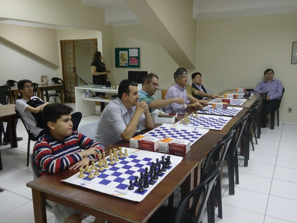 Foto de enxadristas presentes no encontro.