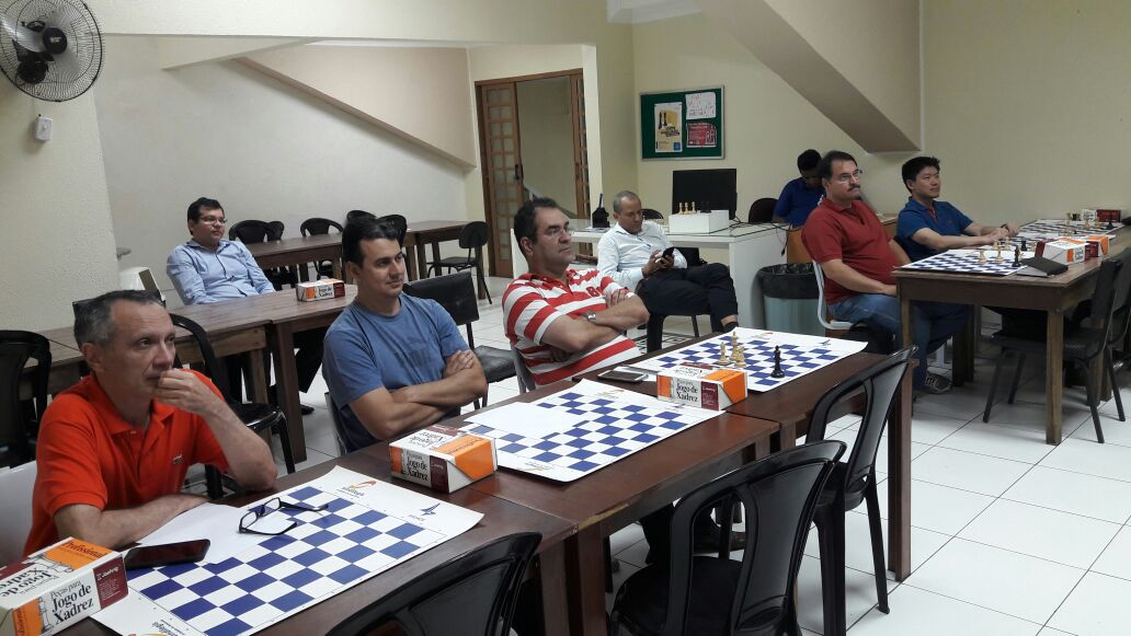 Foto de enxadristas presentes no encontro.