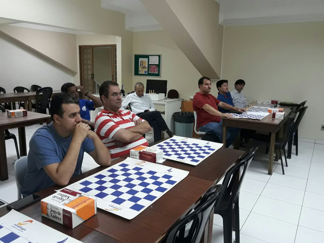 Foto de enxadristas presentes no encontro.