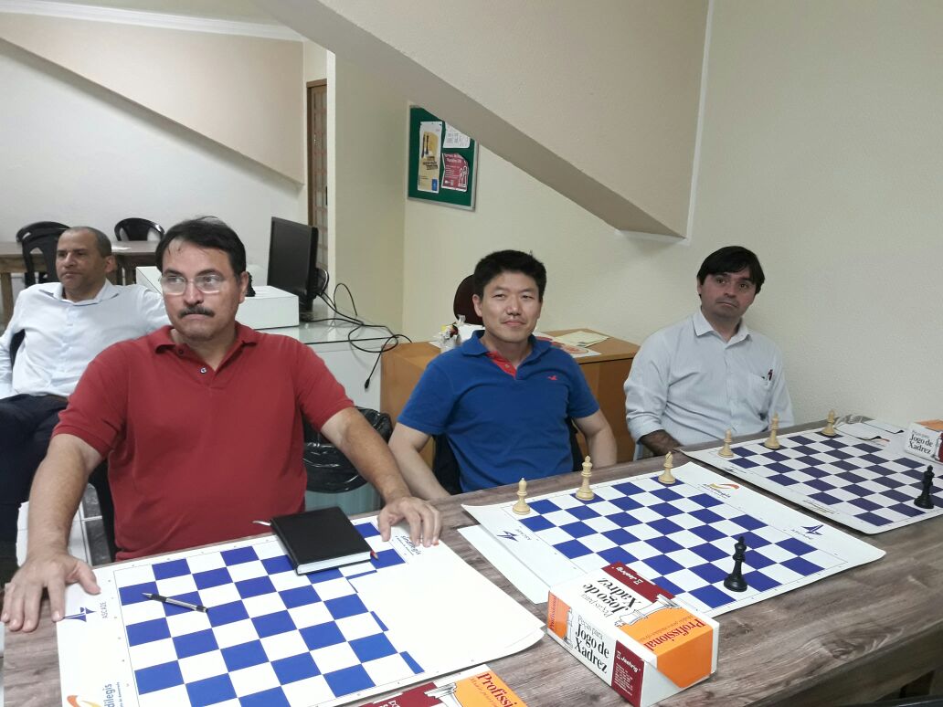 Foto de enxadristas presentes no encontro.