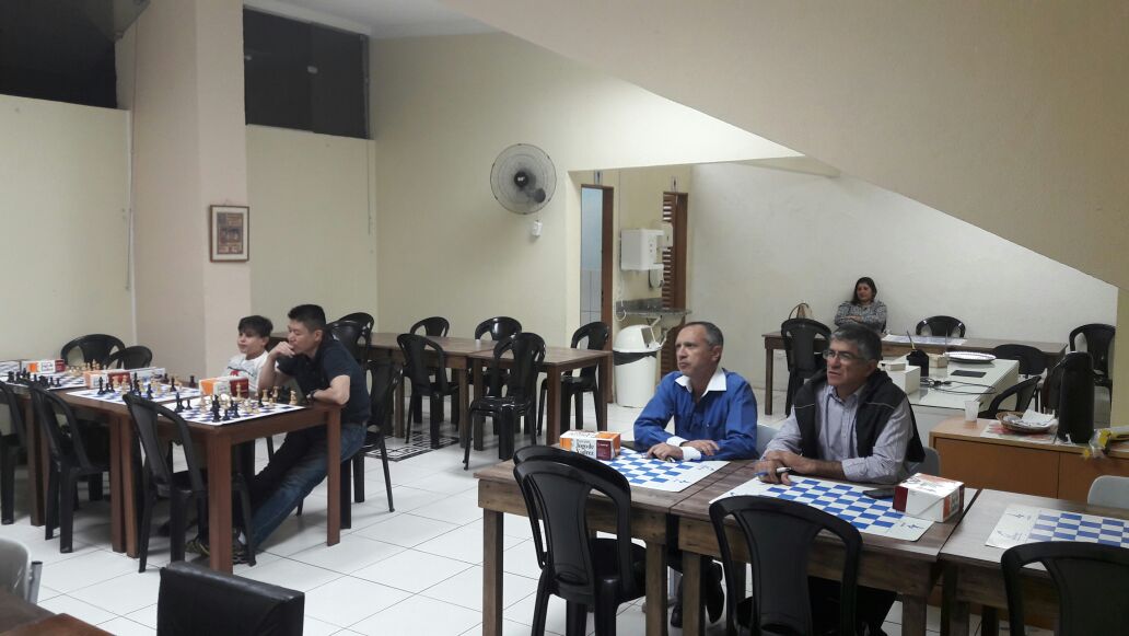 Foto de enxadristas presentes no encontro.