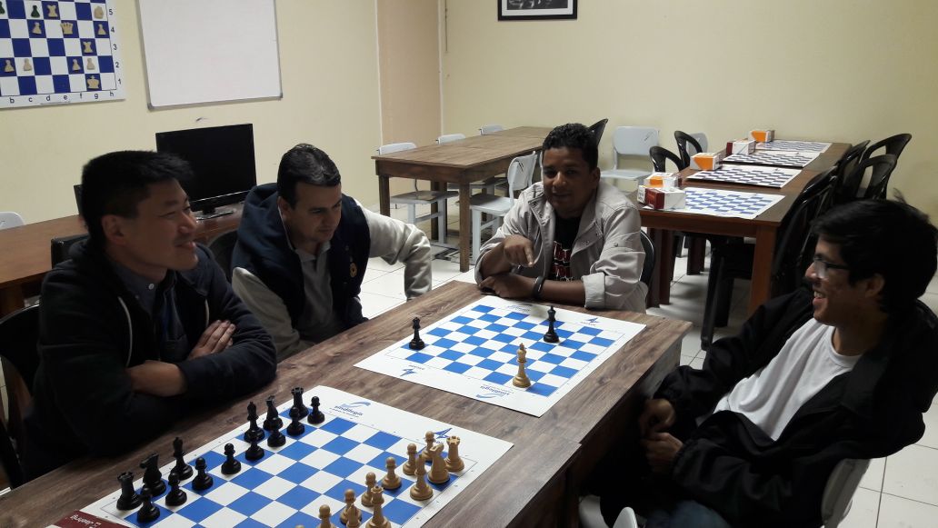 Foto de enxadristas presentes no encontro.