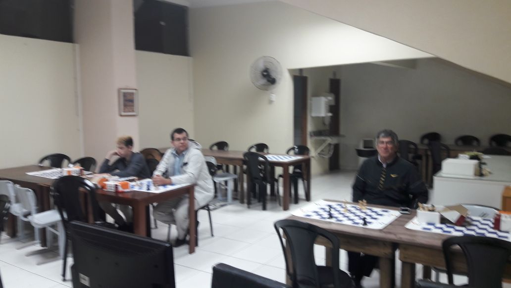 Foto de enxadristas presentes no encontro.