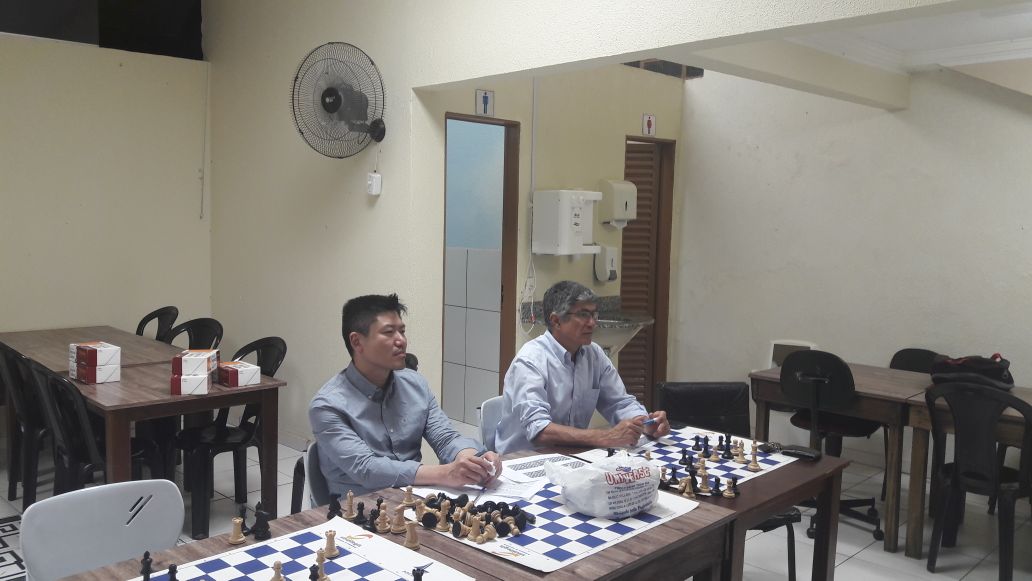 Foto de enxadristas presentes no encontro.