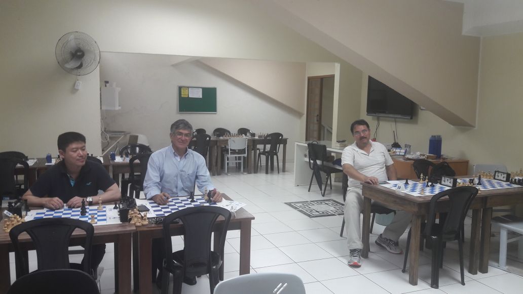 Foto de enxadristas presentes no encontro.