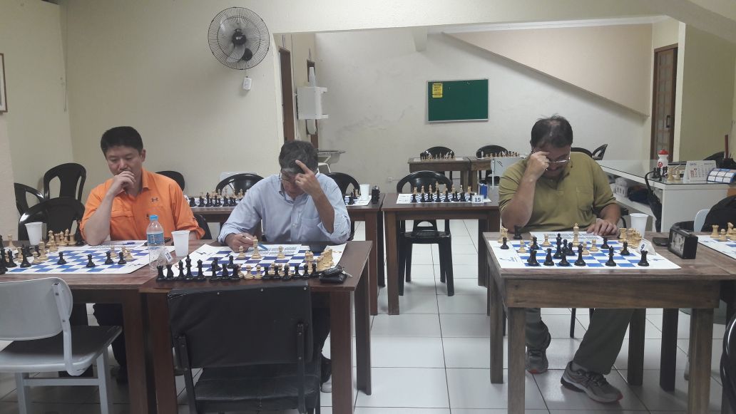 Foto de enxadristas presentes no encontro.