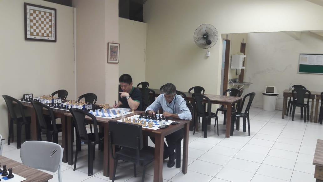 Foto de enxadristas presentes no encontro.