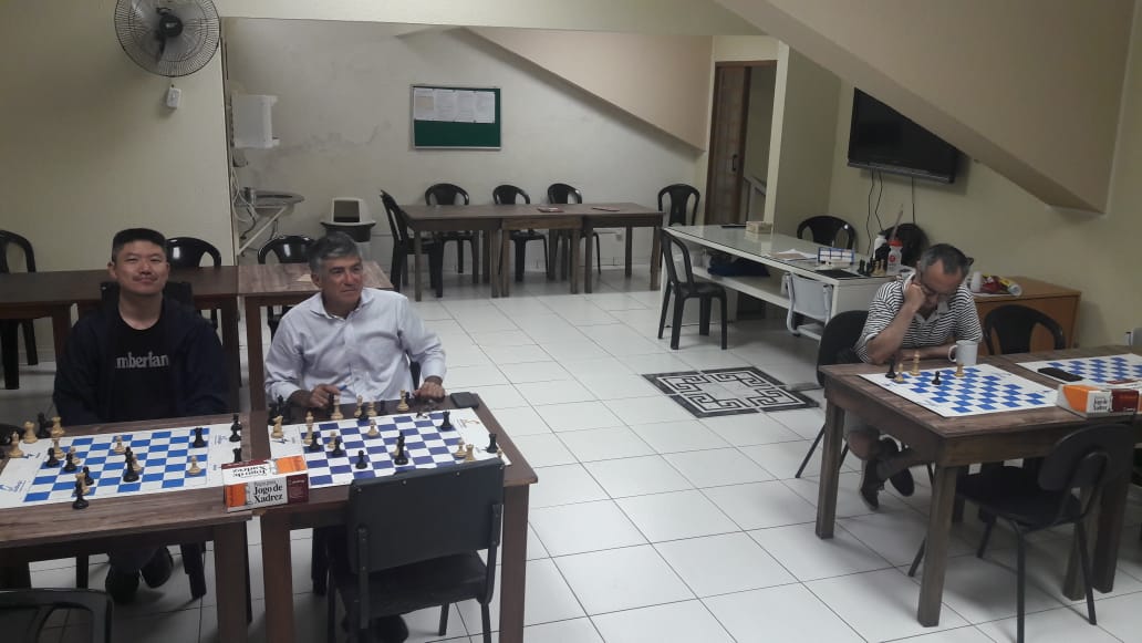 Foto de enxadristas presentes no encontro.