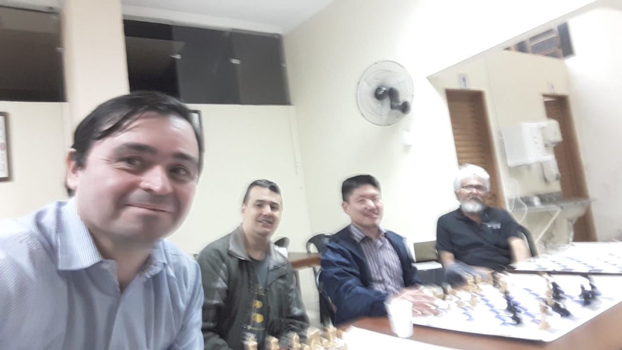 Foto de enxadristas presentes no encontro.